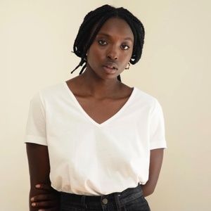 Kotn Relaxed V-Neck — White — Small